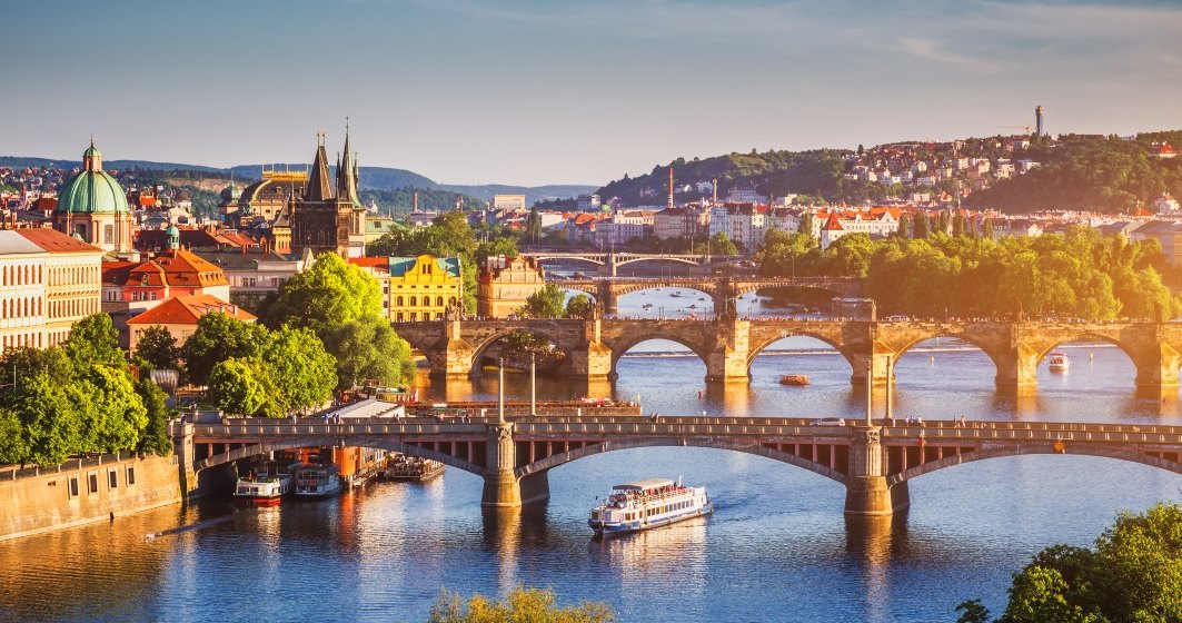 Locuitorii din Praga s-au saturat de turisti, la 30 de ani de la Revolutia de Catifea