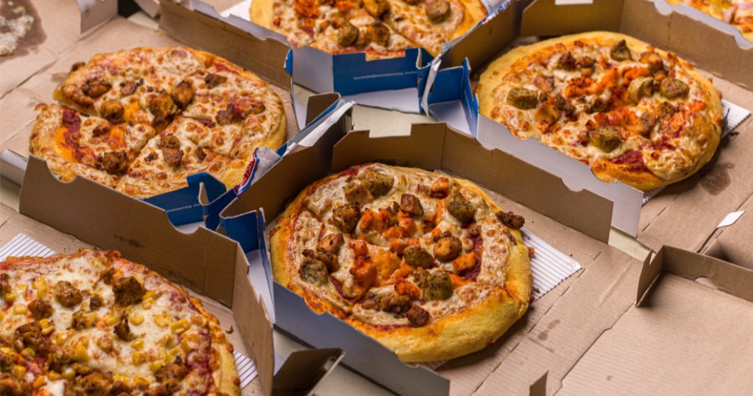 În Statele Unite, Domino's Pizza plătește 3 dolari fiecărui client pentru a ridica personal comanda