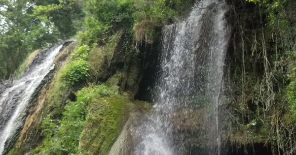 Prăbușire la una dintre cele mai frumoase cascade din România, Clocota....