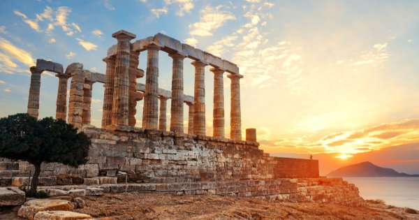 Grecia a făcut aproape 1 miliard de euro din turism în doar 3 luni