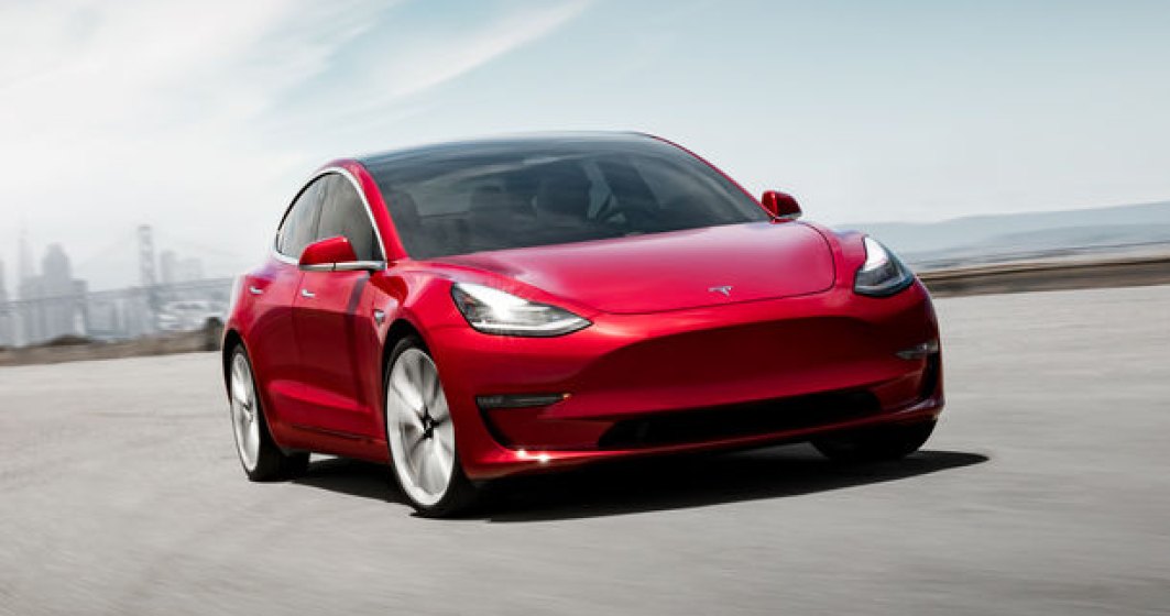 Tesla lanseaza o versiune mai accesibila pentru Model 3: autonomie de 420 de kilometri, cu 80 de kilometri mai mica decat varianta de top