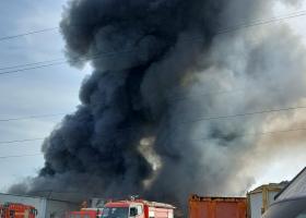 Incendiu în sudul Bucureștiului: Focul a fost produs la o stivă de deșeuri