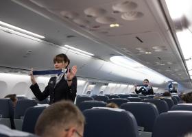 Amendă pentru o companie aeriană care le-a cerut stewardeselor să poarte...