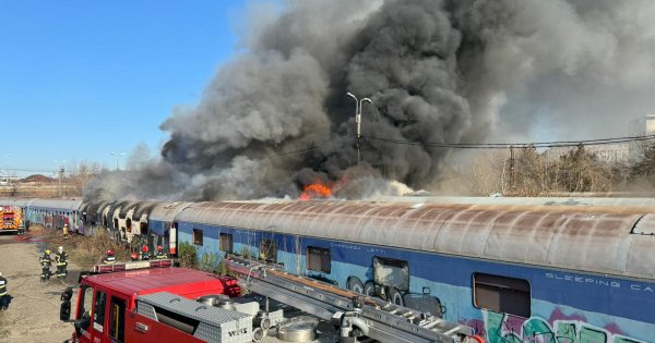 FOTO | Incendiu lângă Gara de Nord: Pompierii au trimis 9 autospeciale