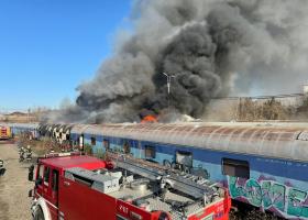 FOTO | Incendiu lângă Gara de Nord: Pompierii au trimis 9 autospeciale