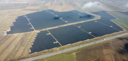 Doar 100 MW noi de solar au fost puși în funcțiune în 2023, până la acest...