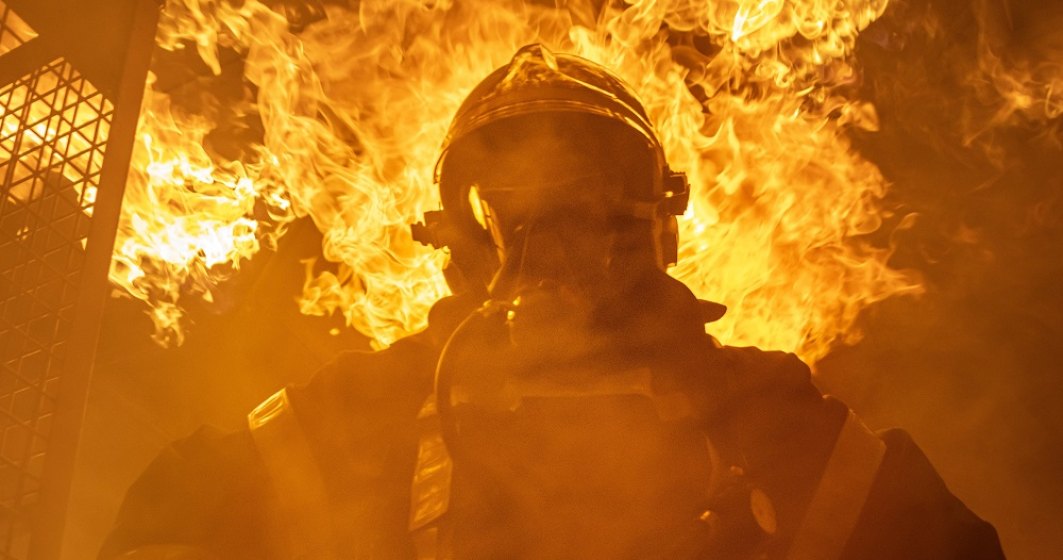 BREAKING: Incendiu într-un bloc de pe Șoseaua Colentina din București