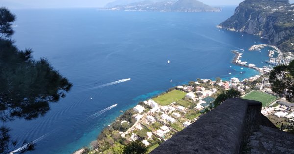 GALERIE FOTO  Capri, insula italienească unde merg vedetele în vacanță