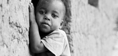 OMS: Populațiile sărace vor fi ”călcate în picioare” în goana după vaccinuri
