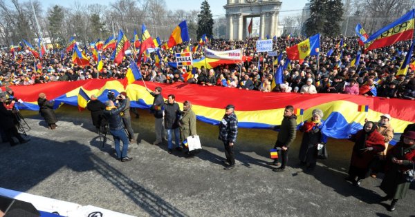 Republica Moldova face istorie. Majoritatea pro-occidentală a votat...