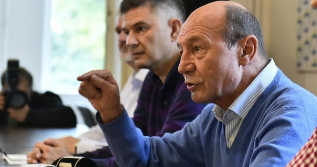 Basescu: Dragnea si Iohannis au obligatia sa gaseasca imediat o solutie