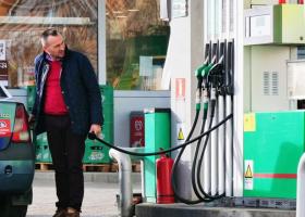 Surse: Prețul carburanților ar putea fi compensat dacă trece de 9 lei/litru