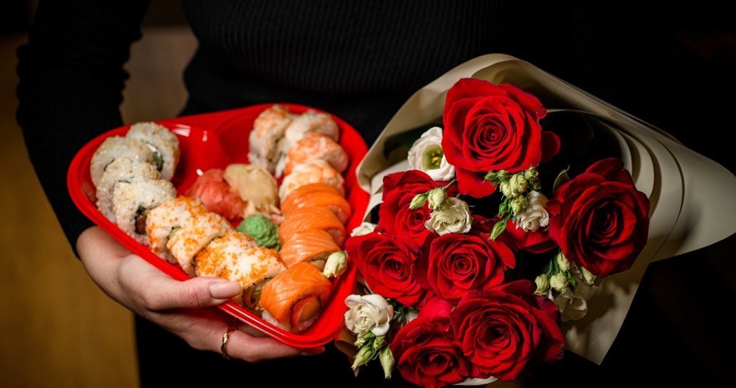 De 8 martie, românii se răsfață cu sushi și flori. Lalelele, trandafirii și irisul sunt cele mai des comandate