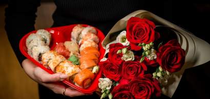 De 8 martie, românii se răsfață cu sushi și flori. Lalelele, trandafirii și...
