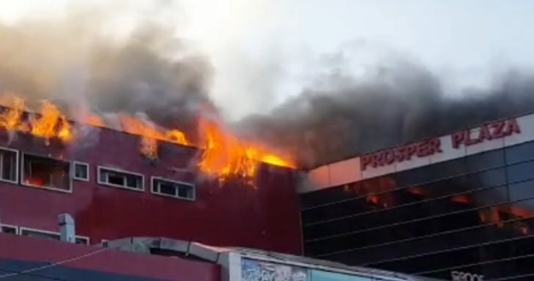 Incendiu la un complex comercial de pe Calea 13 Septembrie din București