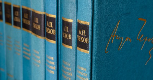 Adio, Dostoievski. Zelenski a semnat legea care interzice importul de cărţi...