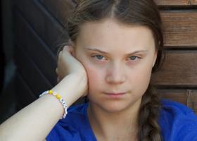 Greta Thunberg a fost reținută de polițiștii din Haga. Activista protesta...