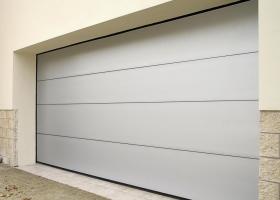 Uși secționale de garaj, soluții pentru clienții rezidențiali și industriali