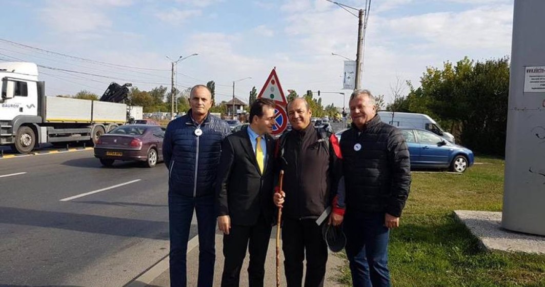 Primarul din Copsa Mica a ajuns pe jos la Bucuresti. Orban l-a intampinat la intrarea in Capitala