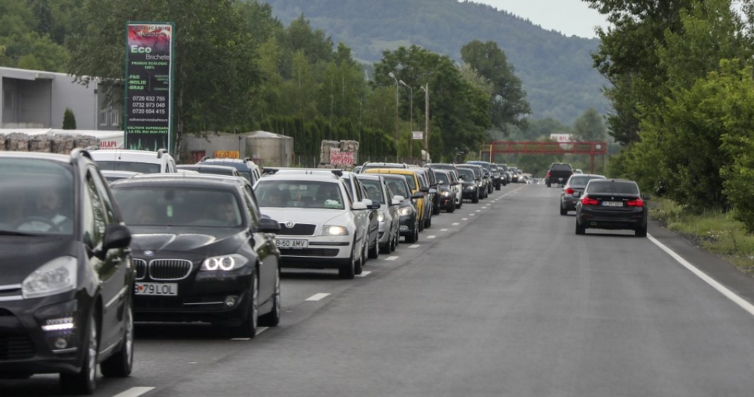 Bucureștenii au luat cu asalt Valea Prahovei: Se circulă în coloană