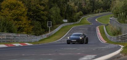 Porsche este gata să lanseze primul 911 cu motor hibrid. Când va ajunge în...
