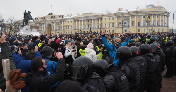 Rușii au avut curaj să strige ”Nu războiului!” la înmormântarea lui Navalnîi