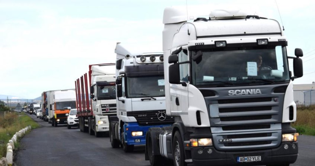 Protest al transportatorilor pe DN 1, intre Sebes si Alba Iulia; zeci de TIR-uri si camioane au mers cu viteza redusa