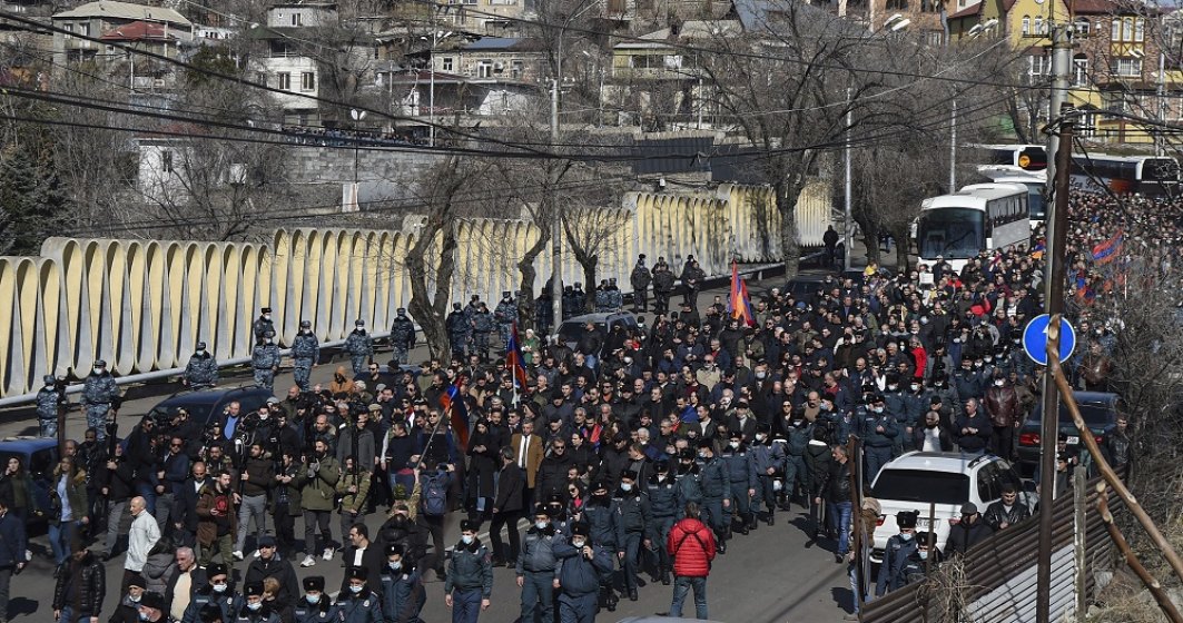 Proteste masive în Armenia: Manifestanții au intrat în clădirea Guvernului