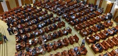 Legea privind reducerea numarului de parlamentari la 300, adoptata tacit de...