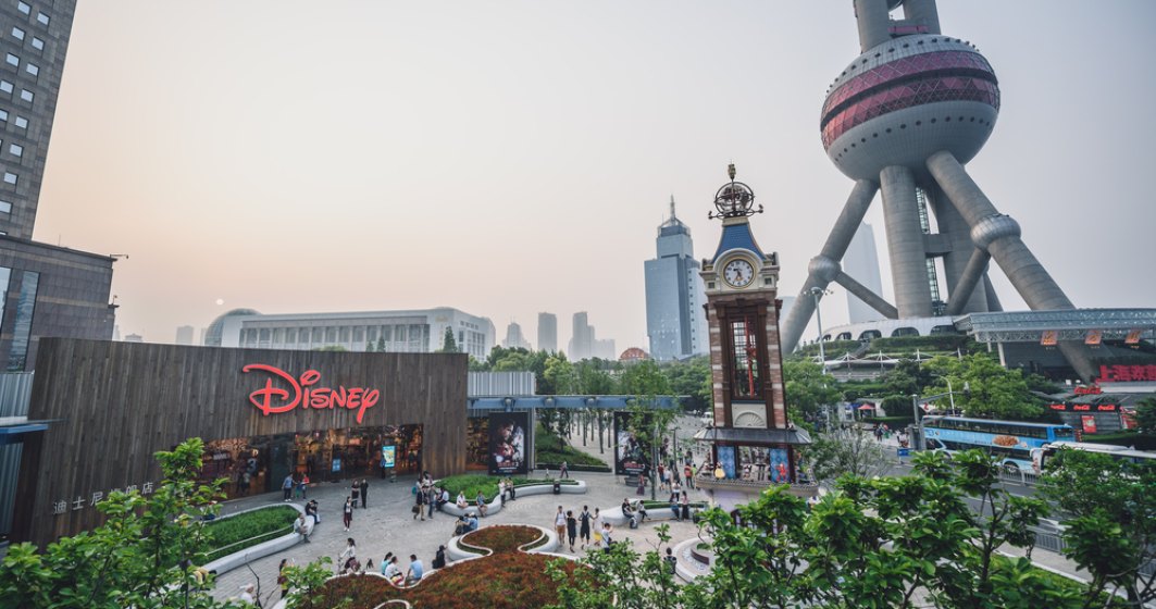 Primul parc de distracții se va redeschide la capacitate limitată la Shanghai