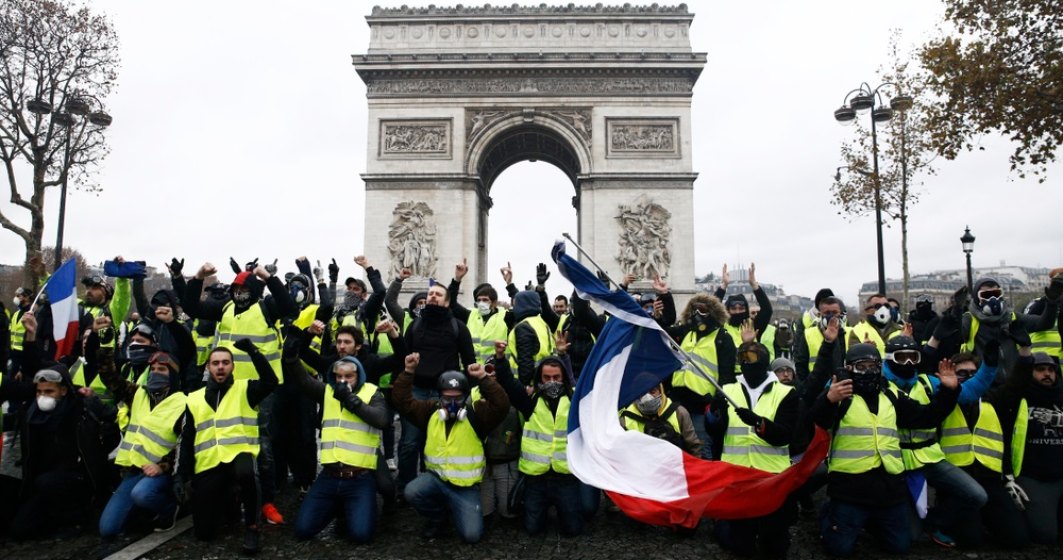 Revolte și greve masive în Franța din cauză că Macron vrea să crească vârsta de pensionare