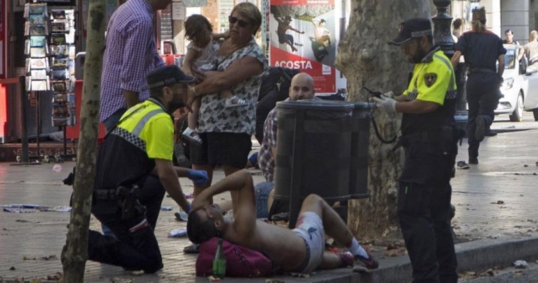 Politia spaniola il cauta inca pe soferul furgonetei care a intrat in multime pe La Rambla in Barcelona