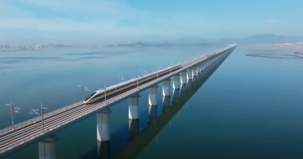 VIDEO | China a inaugurat linia pe care trenurile „zboară” cu 350km/h peste ape
