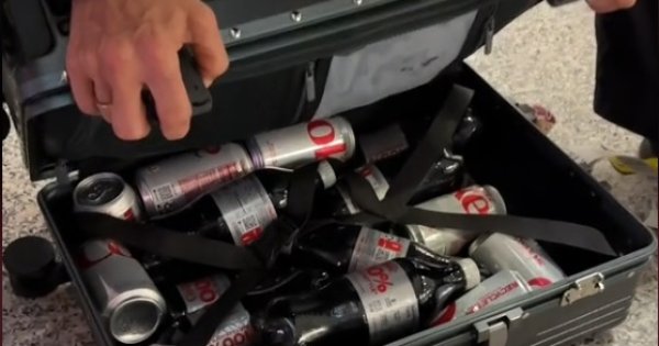 O vedetă din SUA a venit în vacanță în Europa cu o valiză de Diet Coke,...