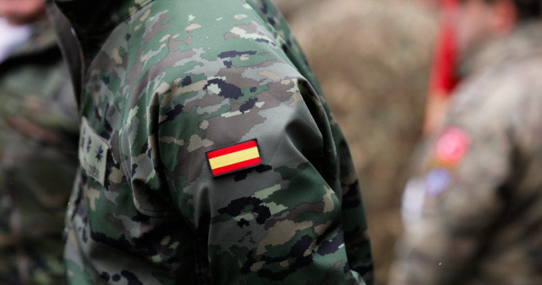 Ministerul Apărării din Spania, acuzat că încalcă protocolul NATO din cauză că trimite 130 de soldați nevaccinați în România