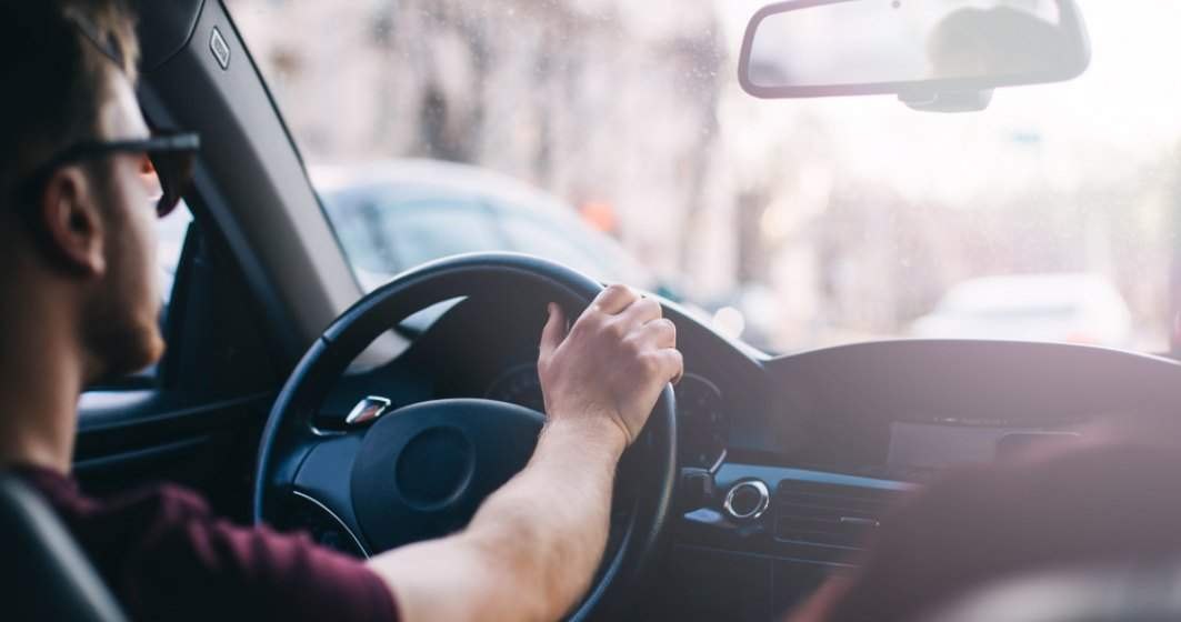 4 din 10 şoferi români nu semnalizează toate manevrele pe care le fac în trafic
