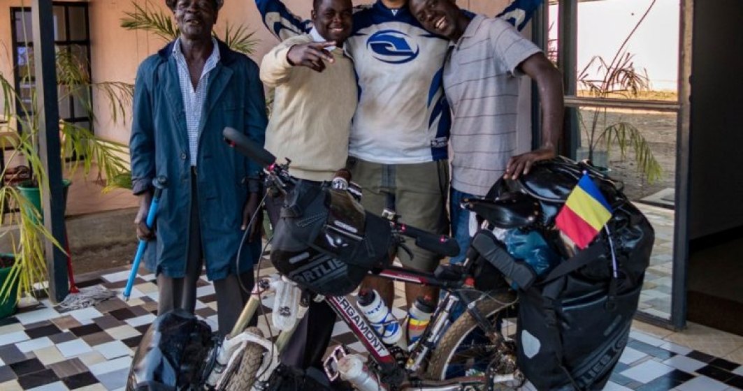 Bucuresteanul care traverseaza Africa pe bicicleta: "Cand calatoresc nu mai exista zile ale saptamanii, obligatii, dezamagiri si suparari. Sunt doar eu si visele mele"