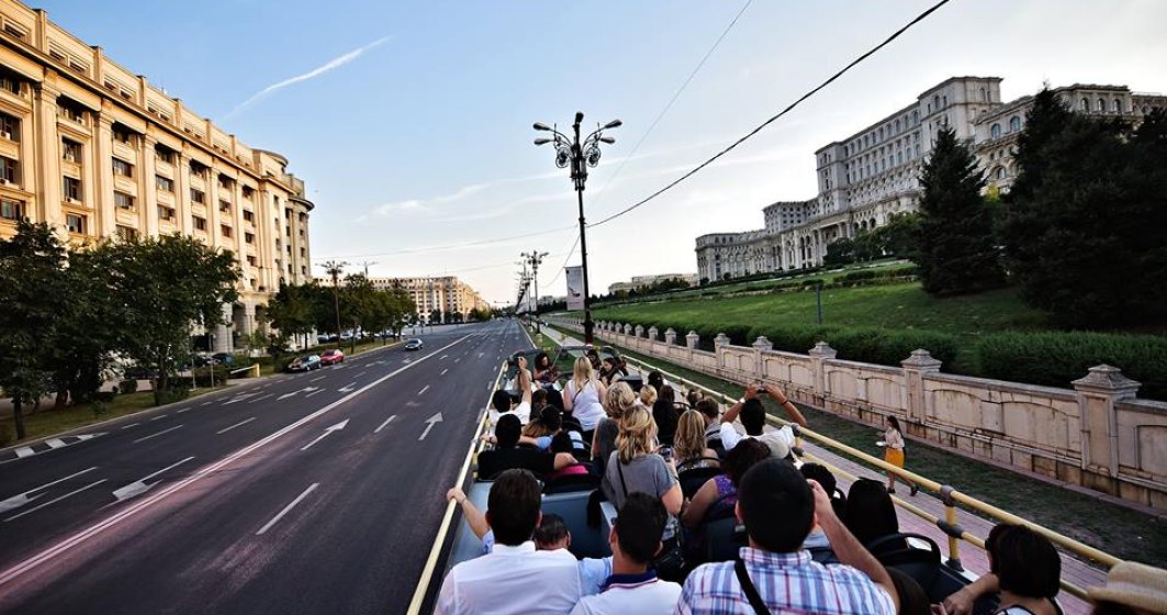 Autobuzele supraetajate revin pe traseul Bucharest City Tour
