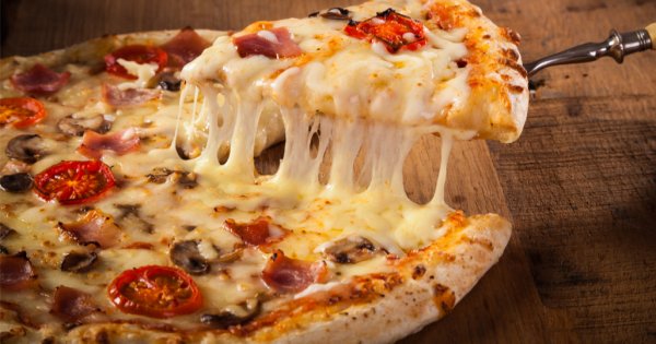 Botoșani, orașul din România cu recordul la comenzi de pizza. Românii preferă...