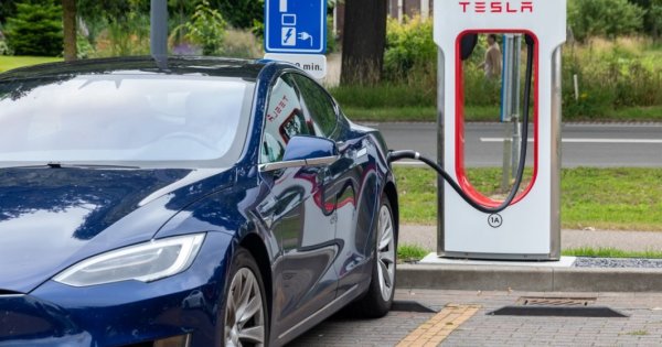 Ce mașini electrificate cumpără românii în 2021
