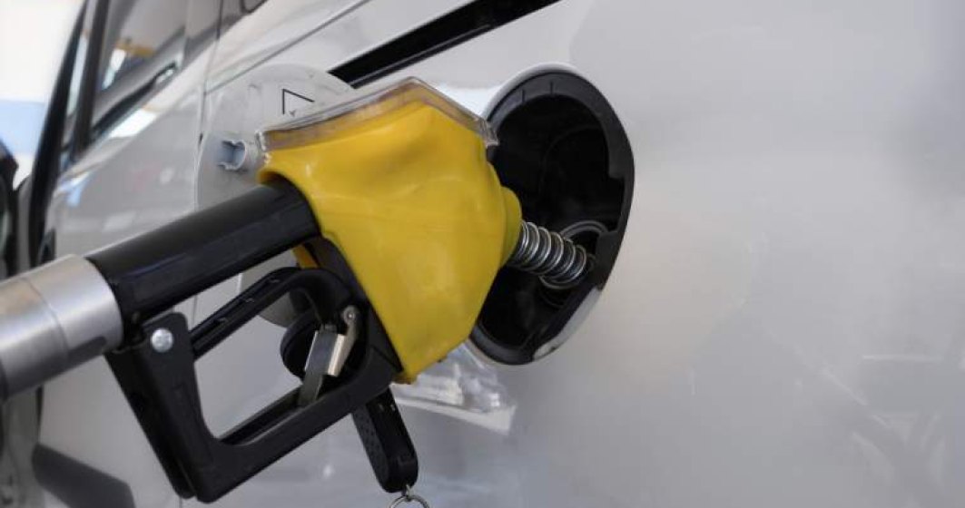 Vanzarile de carburanti au scazut cu aproape 10% in luna in care au crescut accizele