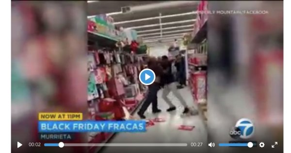 Nu e doar la noi: Doi soldati americani se bat de Black Friday intr-un Walmart