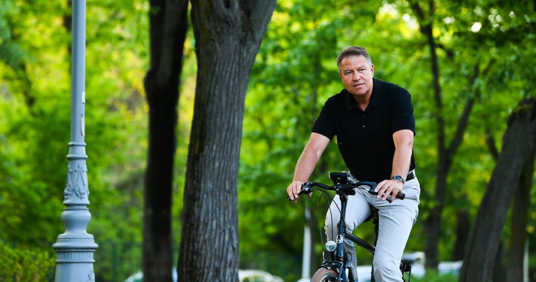 Klaus Iohannis a iesit la plimbare cu bicicleta prin Herestrau: ,,Traficul din Bucuresti este infernal"