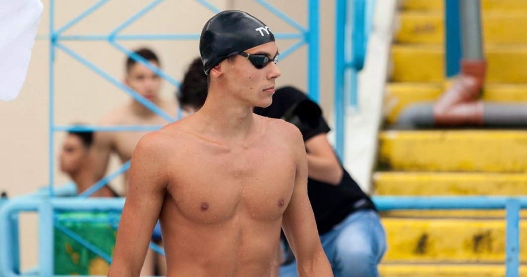 David Popovici, un tânăr înotător român de doar 16 ani, a bătut de două ori în două zile recordul mondial la 100 m liber