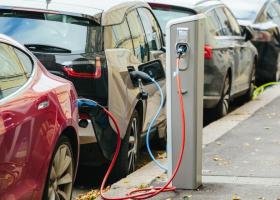 Franța a ajuns la 100.000 de stații de încărcare pentru mașini electrice....