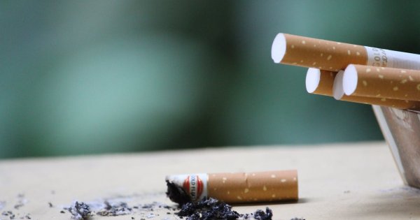 Contrabanda cu țigări, în creștere. Aproape 1 din 10 țigări vine de pe piața...