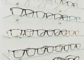 4 recomandări pentru a alege perechea de ochelari potrivită