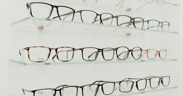 4 recomandări pentru a alege perechea de ochelari potrivită