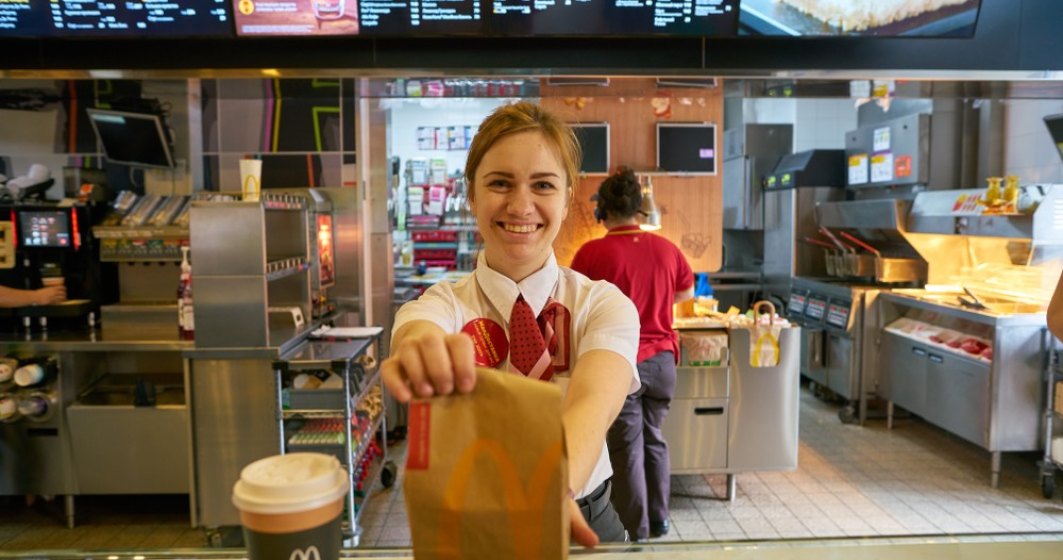 La cat ajunge salariul unui angajat dintr-un restaurant McDonald`s din Romania