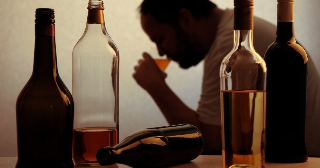 BBC: De ce oamenii trag la alcool în perioada de izolare